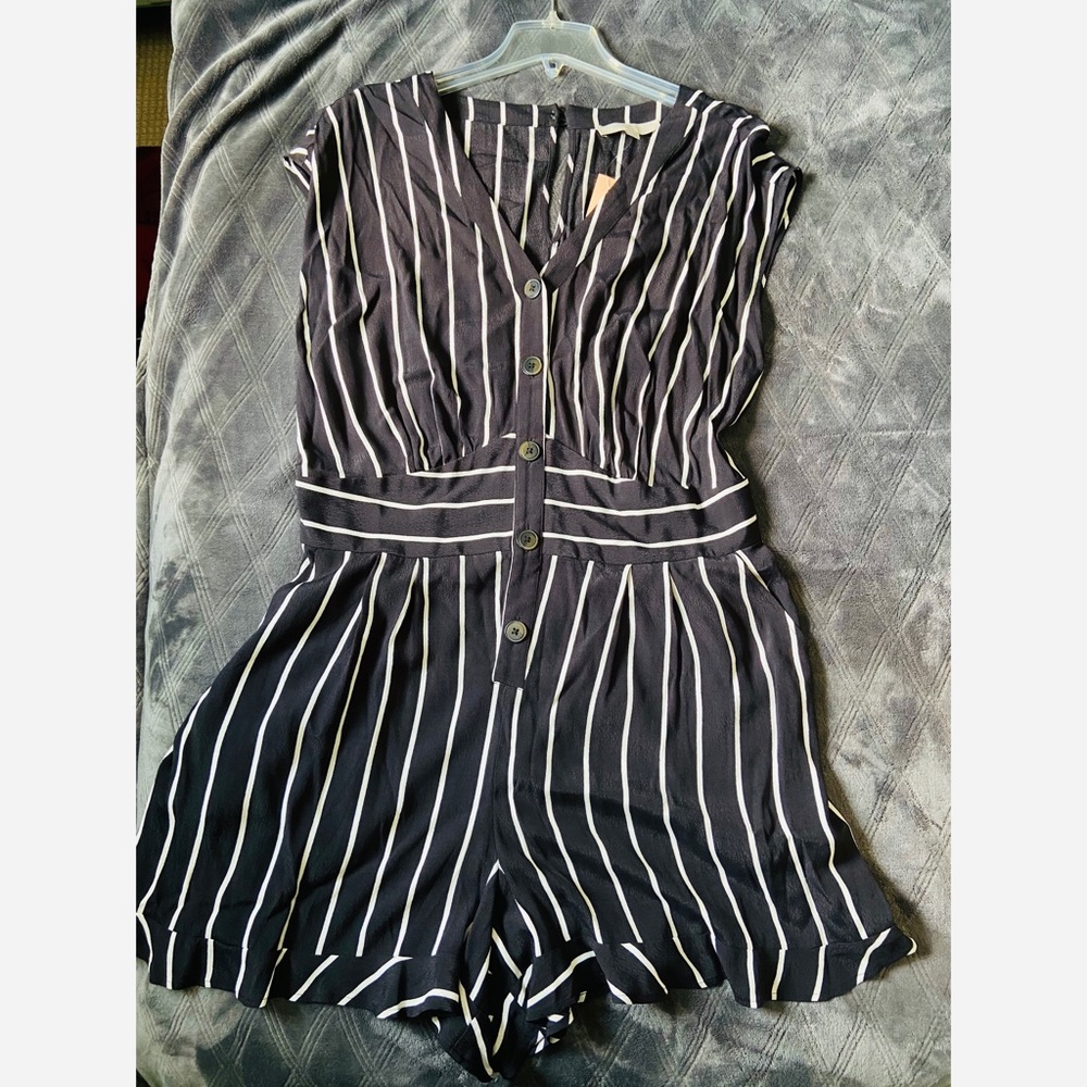 Loft Plus Size Romper - Picture 3 of 4